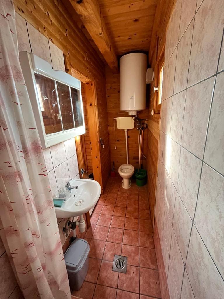 Almos Apartman Balatonfenyves Zewnętrze zdjęcie