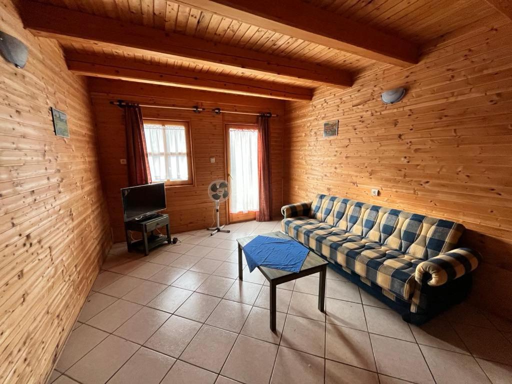 Almos Apartman Balatonfenyves Zewnętrze zdjęcie